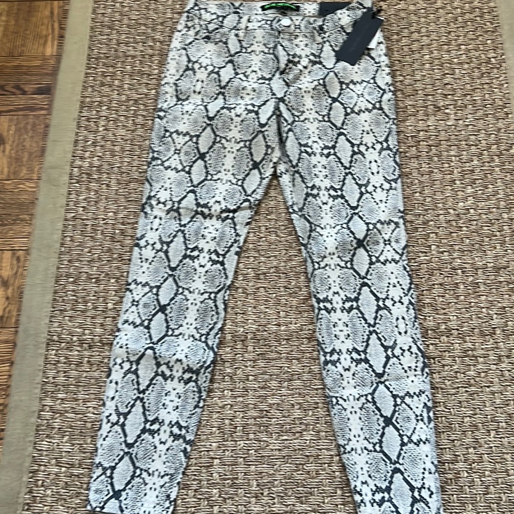 BNWT Blue Revival Skinny Jeans